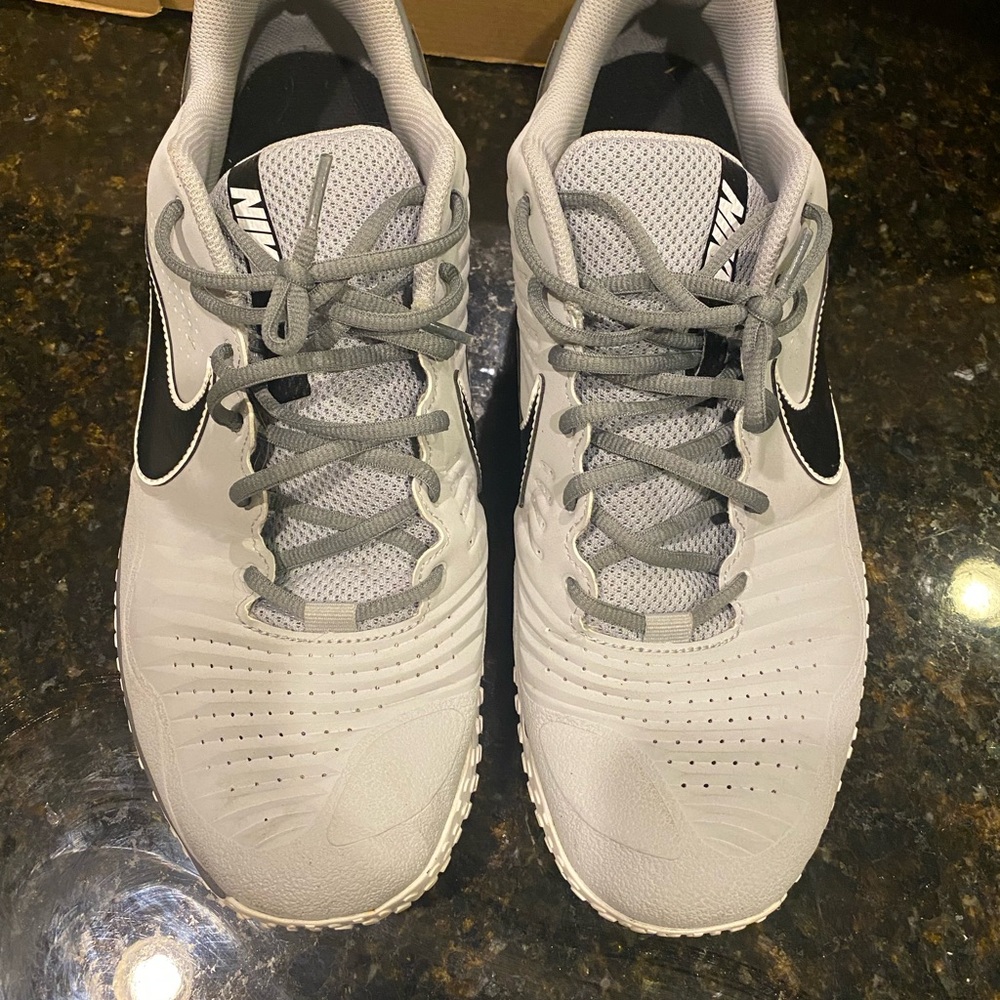 Men’s Nike Light Gray Running Shoes